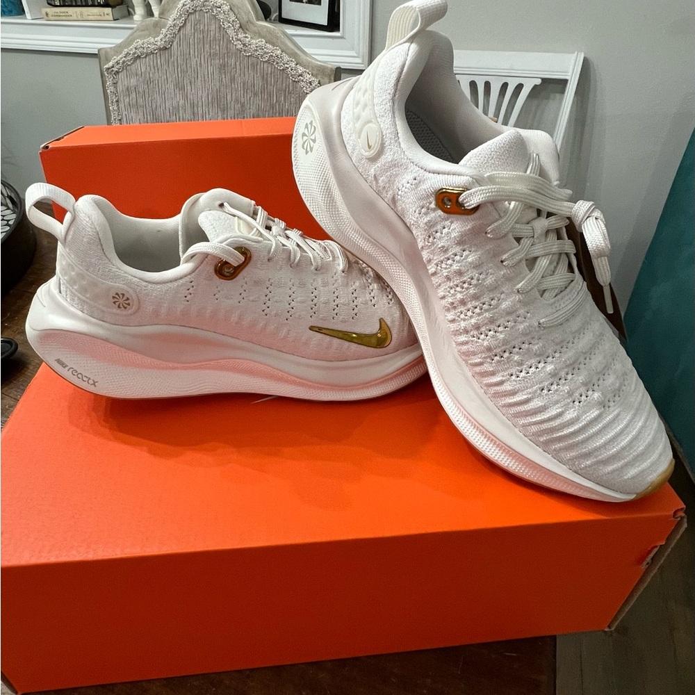 Nike InfinityRN 4 Premium Women’s Road Running Shoes. New In Box